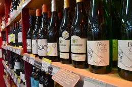 42-biocoop-lons-le-saunier-en-vie-bio-magasin-alimentation-cave-vin-rouge.webp