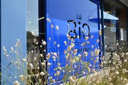 42-biocoop-lons-le-saunier-en-vie-bio-magasin-alimentation-vitrine.webp